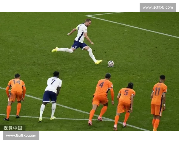 法甲赛场上的争议判罚,谁在操纵比赛